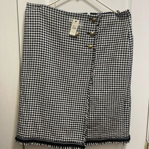 TALBOTS beautiful skirts new design brand new with tags Front with gold buttons